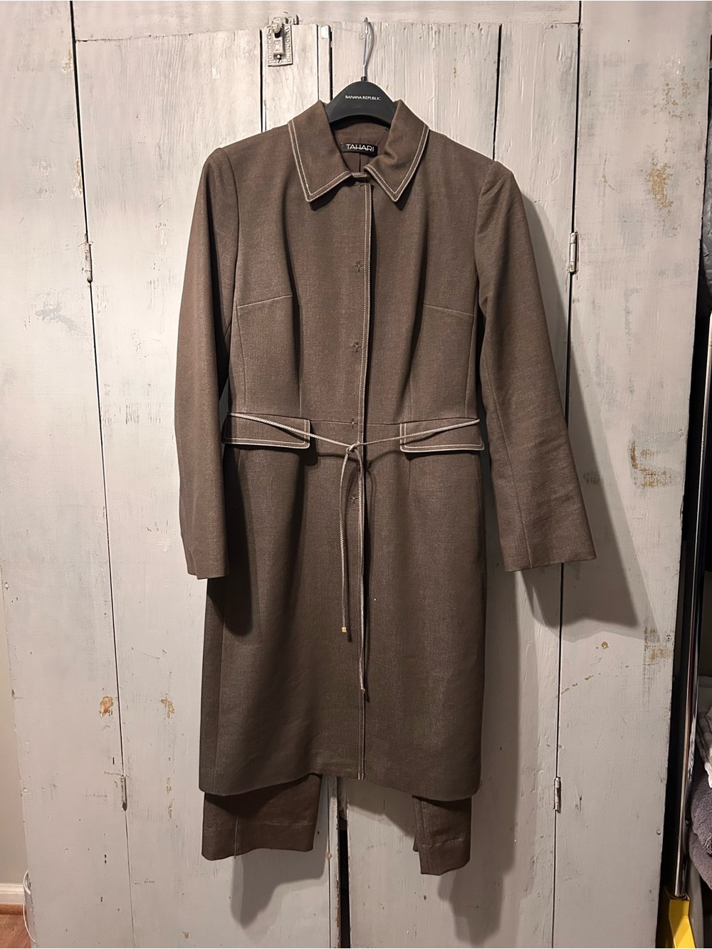 1990s Vintage Tahari Brown Suit (Pants and Jacket) Women's size 8